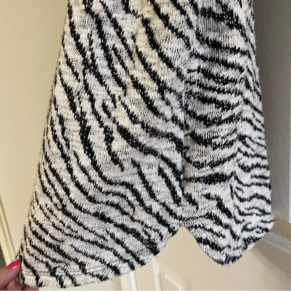 CHAUS • New York Black + White Zebra Print Cowl Neck Top - Picture 5 of 7